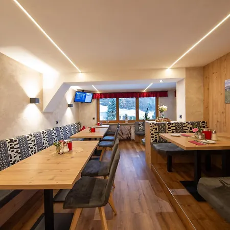 ホテル Garni Schoenblick 3*