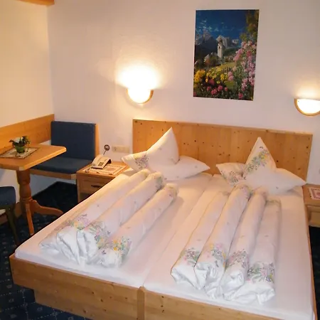 Hotel Garni Schoenblick 3*