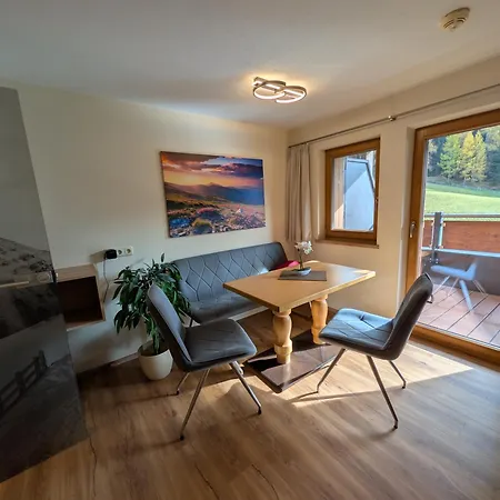 מלון Garni Schoenblick 3*