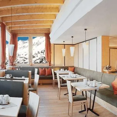 Hotel Garni Schoenblick 3*