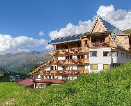 Hotel Garni Schoenblick 3*