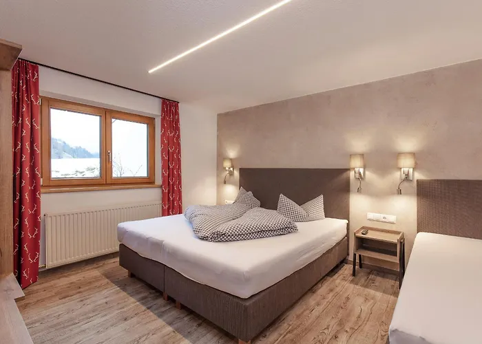 فندق Garni Schoenblick 3*